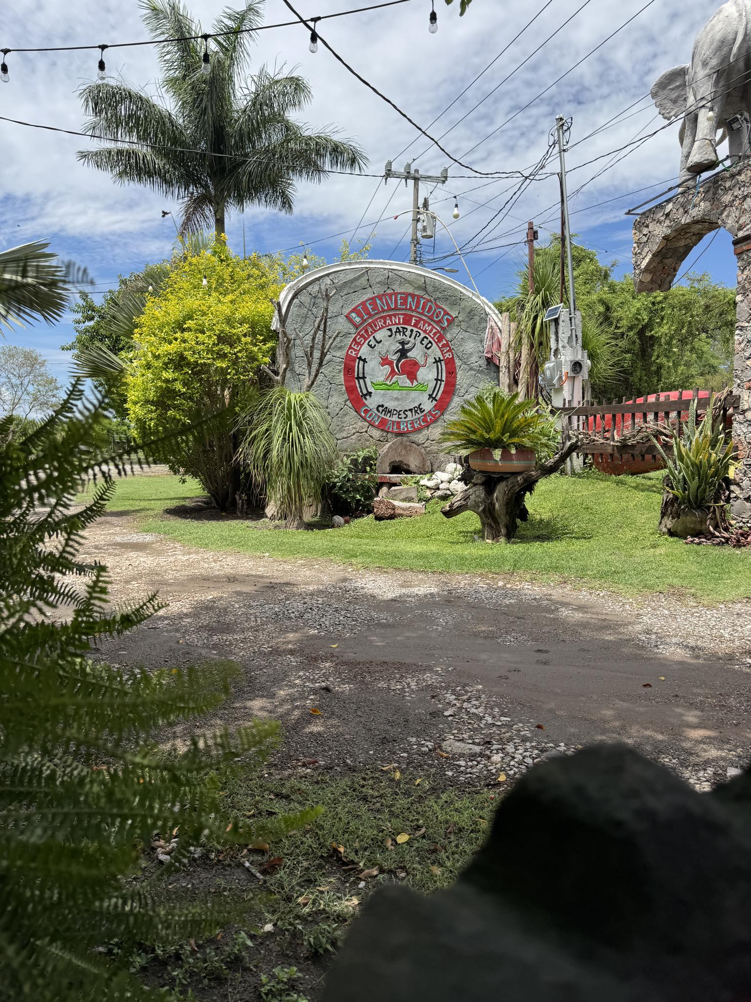Vista exterior del restaurante El Jaripeo